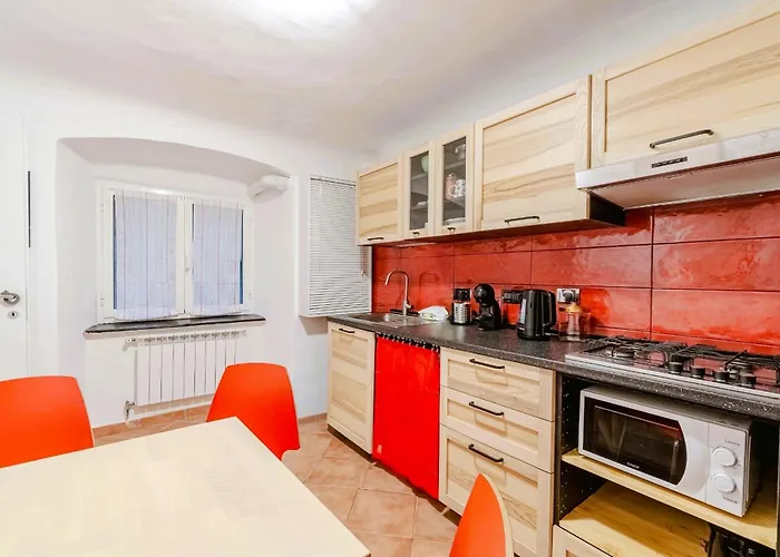 Guesthost - Cozy Retreat Near Historic Center ג'נובה
