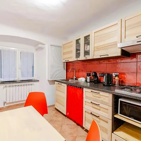 Guesthost - Cozy Retreat Near Historic Center Genua