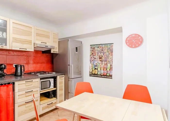 Guesthost - Cozy Retreat Near Historic Center Lägenhet *